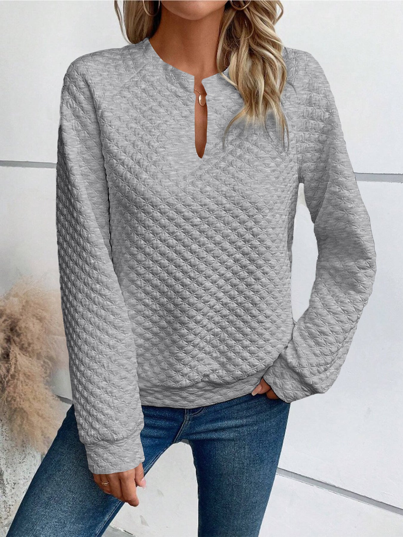 🔥V-neck Long-sleeved T-shirt