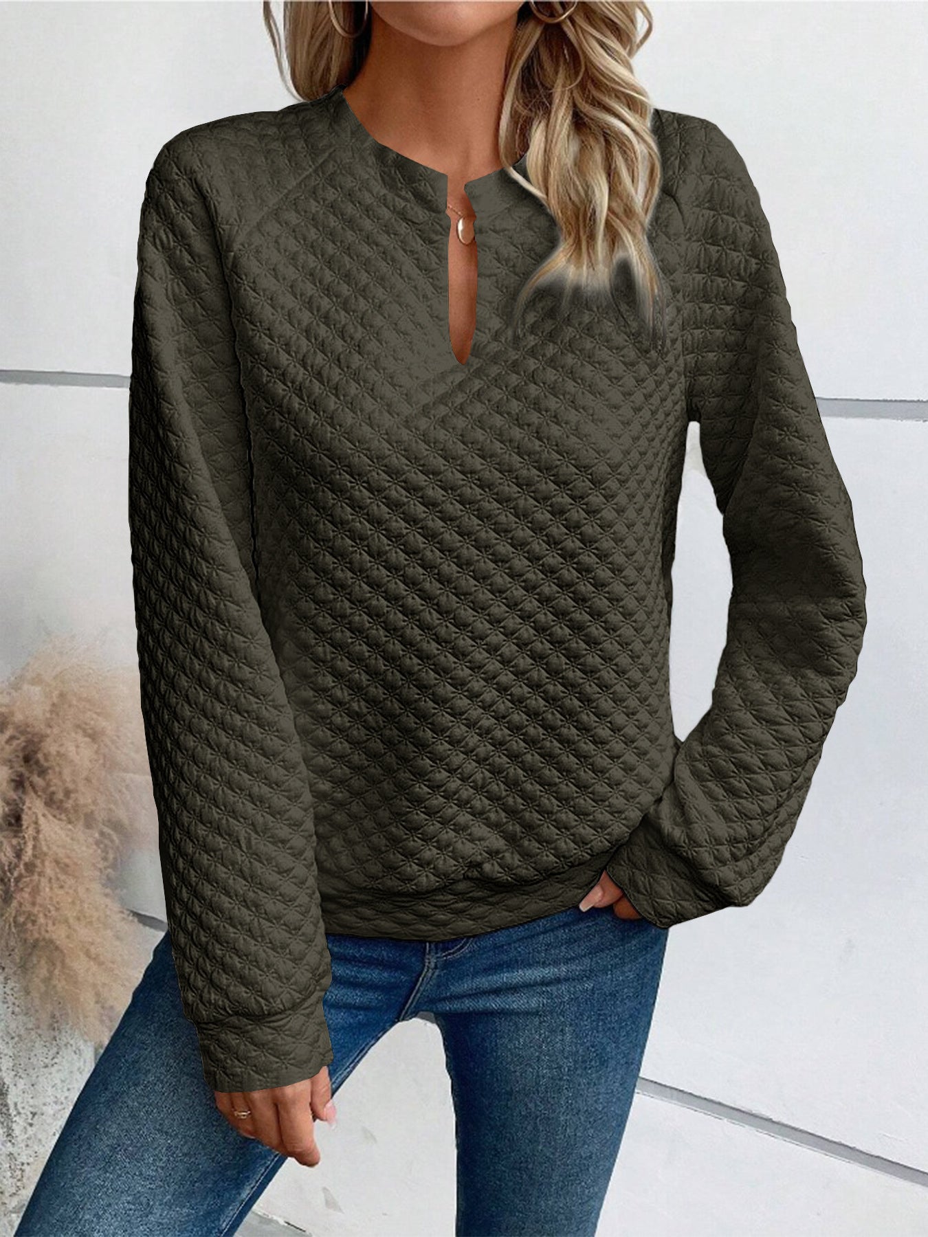 🔥V-neck Long-sleeved T-shirt