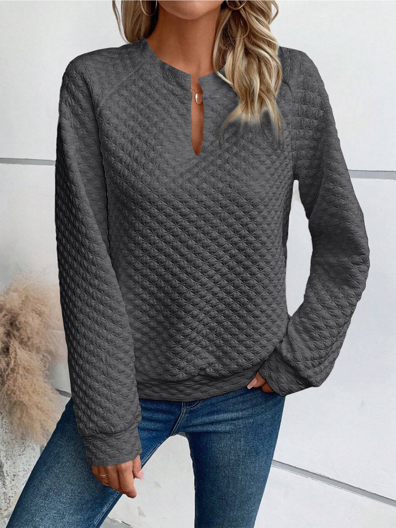 🔥V-neck Long-sleeved T-shirt