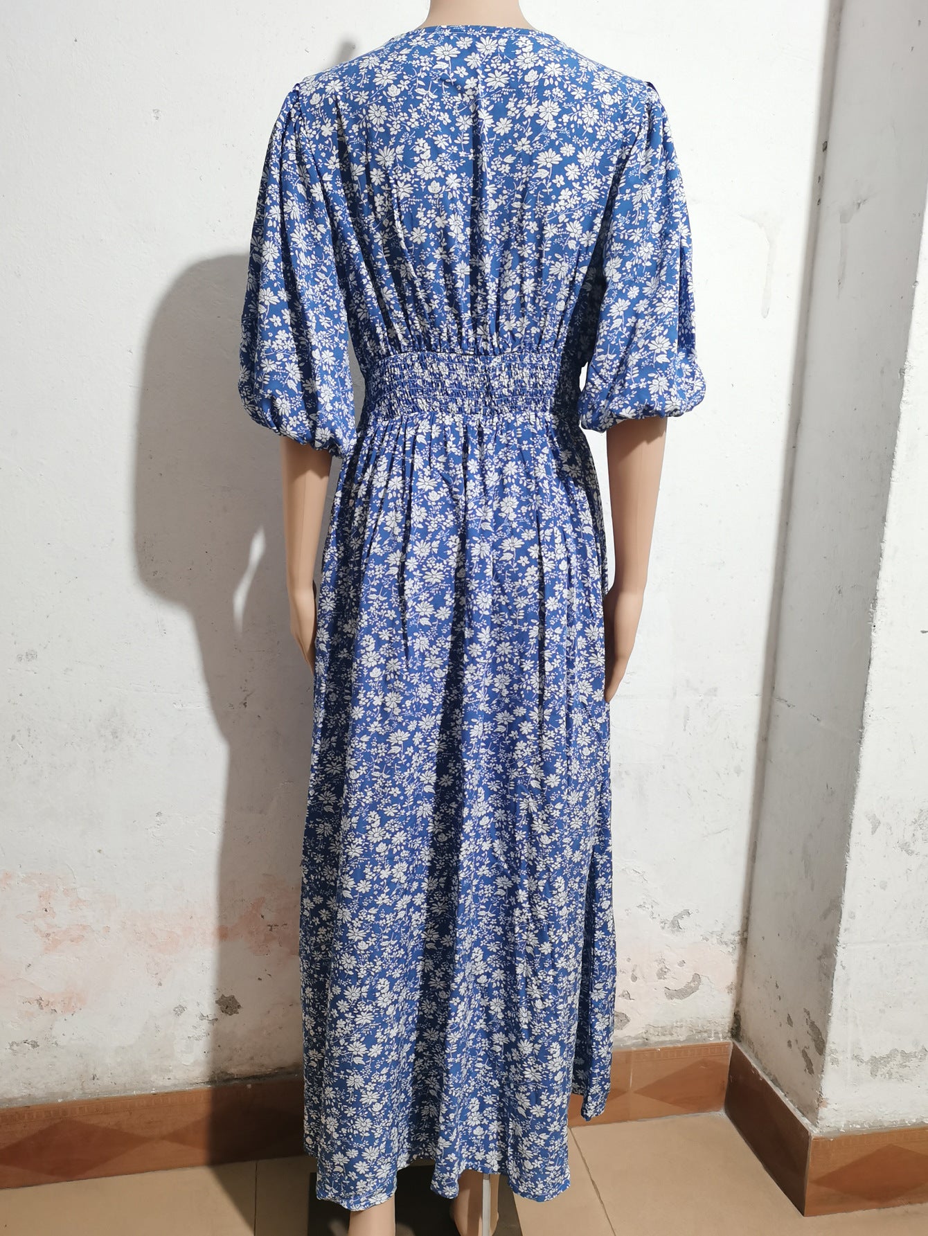V-neck Lantern Sleeve Waist-tight Dress Seaside Bohemian Style