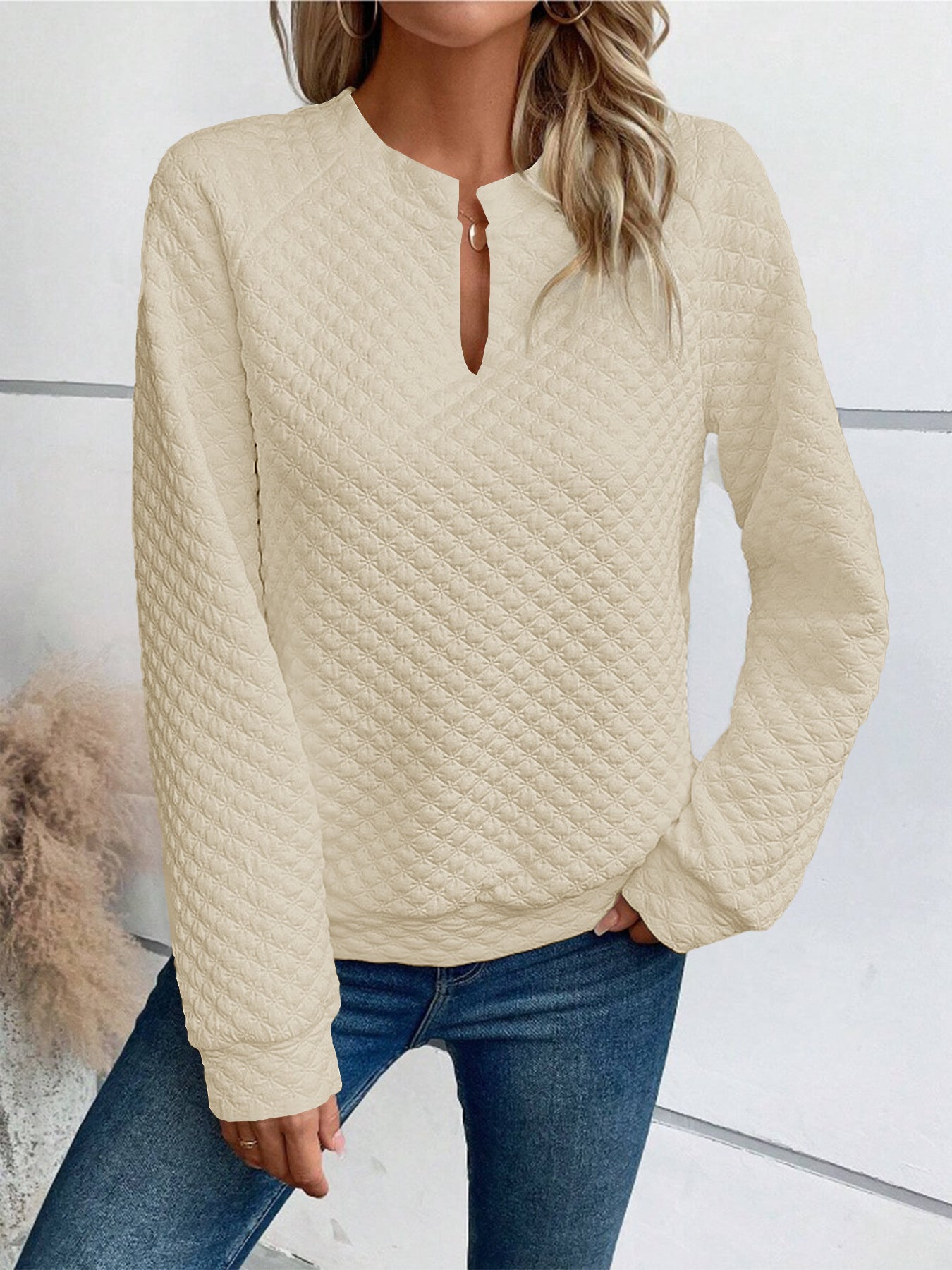 🔥V-neck Long-sleeved T-shirt